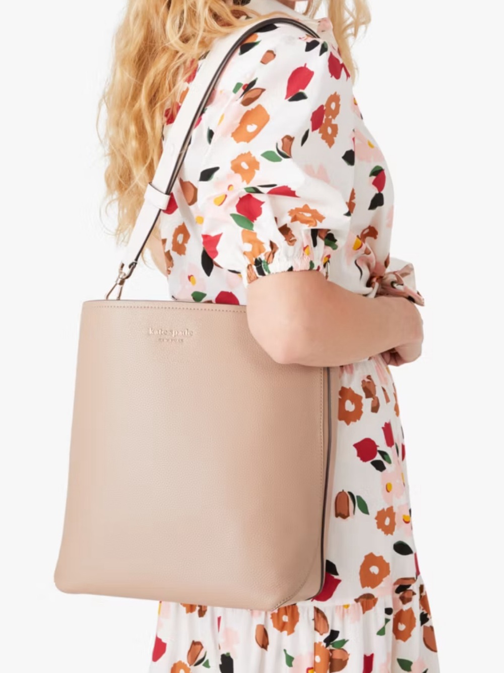KATE SPADE NEW YORK Large River Leather Bucket Bag in Beige